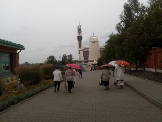 Pielgrzymka do Sanktuarium Bo�ego Mi�osierdzia i Sanktuarium �w. Jana Paw�a II w Krakowie �agiewnikach