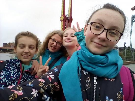 Wycieczka ministrant�w i marianek do „Energylandii” do Zatoru